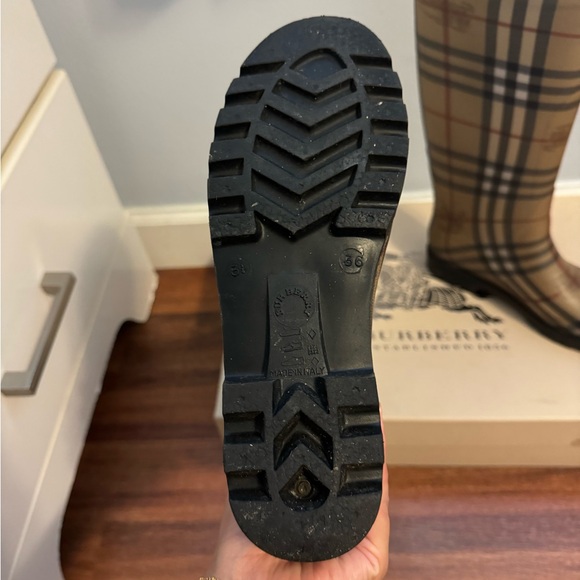 Women’s rain boots - Picture 3 of 4